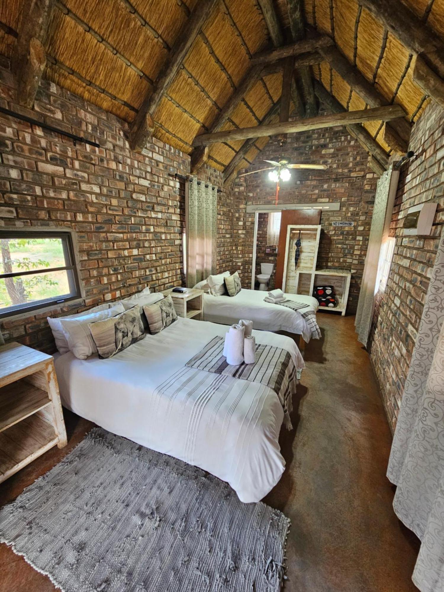 Kaoko Bush Lodge Kamanjab Екстер'єр фото