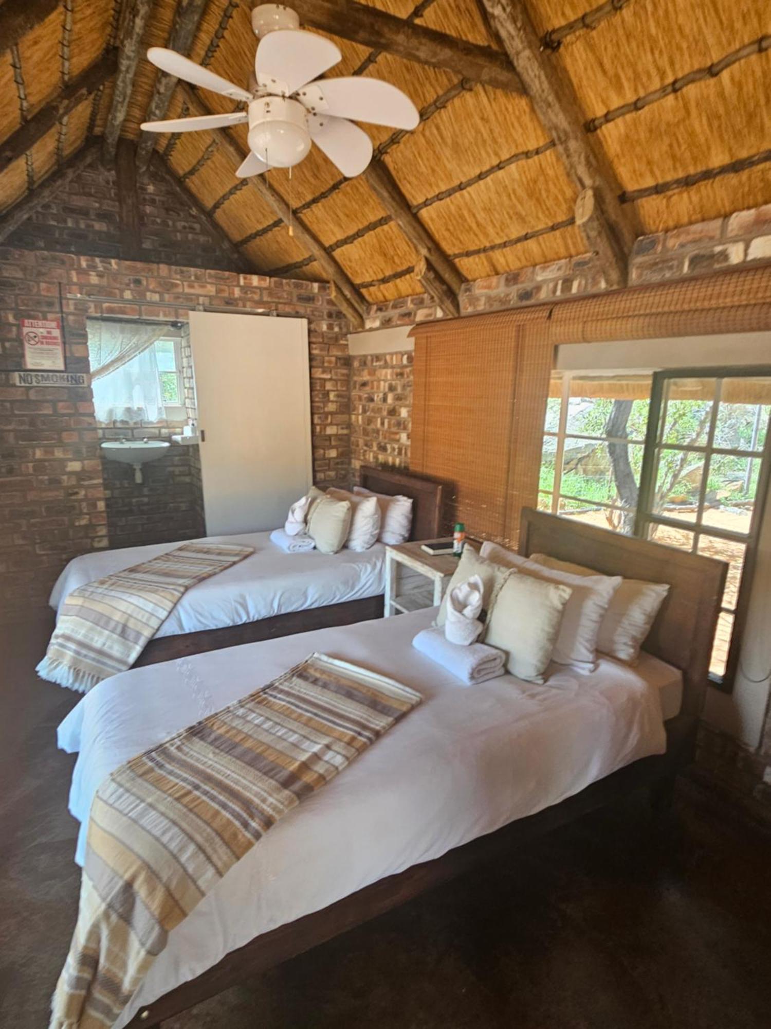 Kaoko Bush Lodge Kamanjab Екстер'єр фото