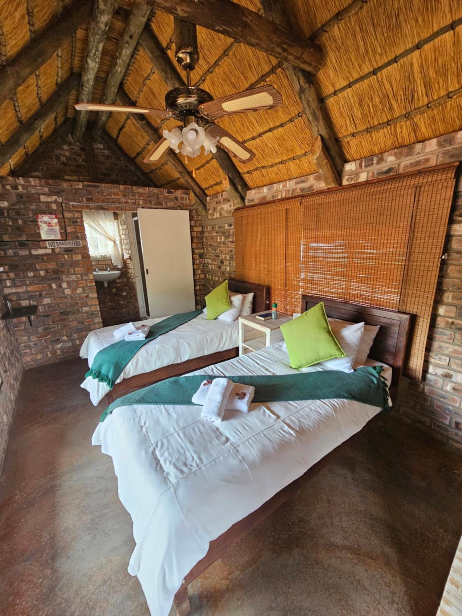Kaoko Bush Lodge Kamanjab Екстер'єр фото