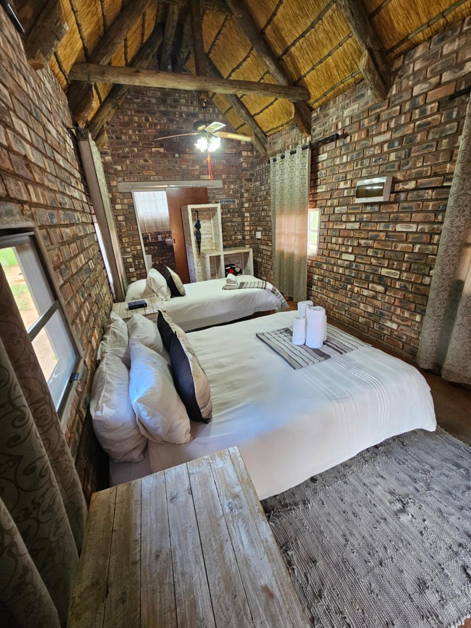 Kaoko Bush Lodge Kamanjab Екстер'єр фото