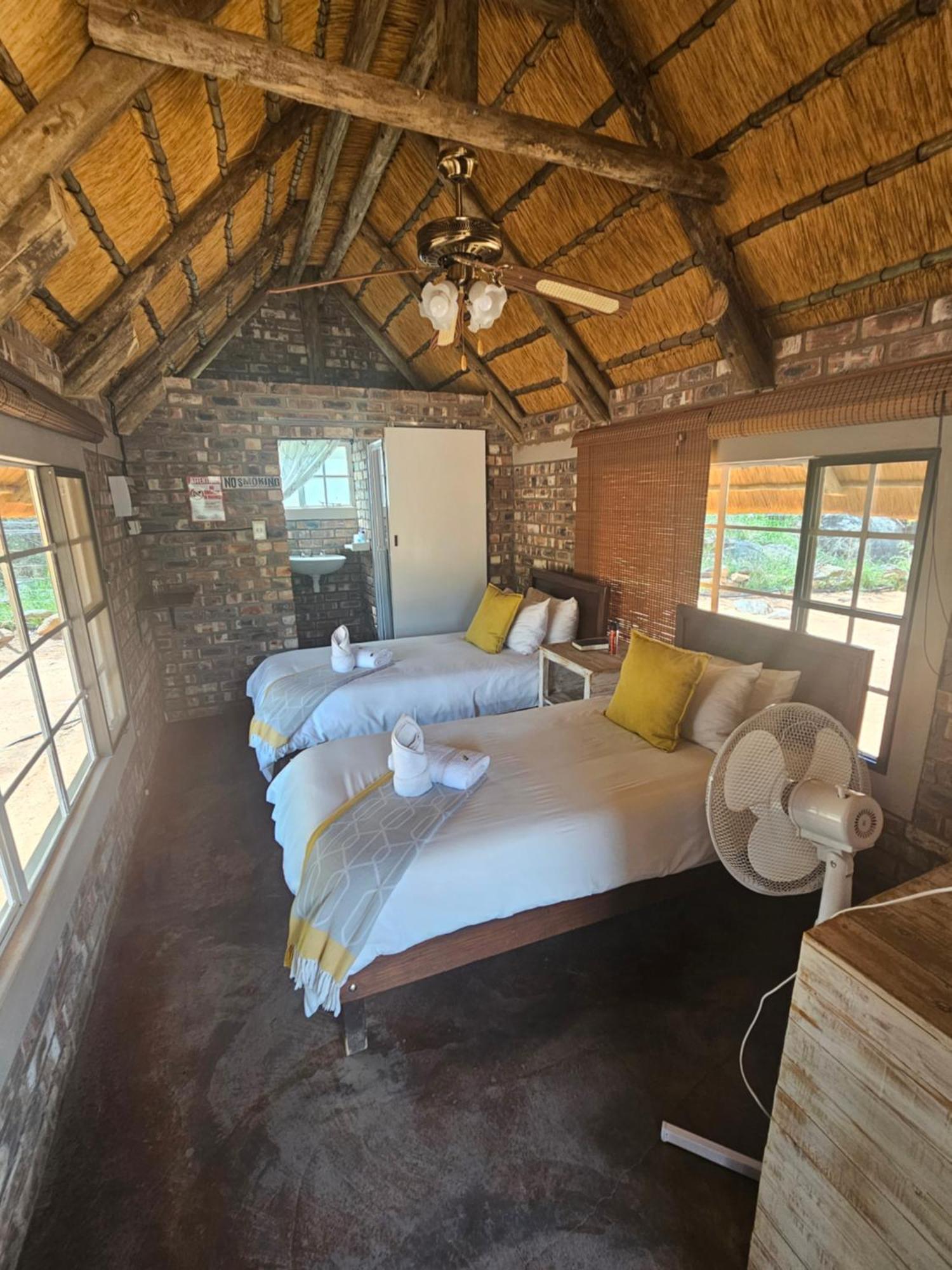 Kaoko Bush Lodge Kamanjab Екстер'єр фото