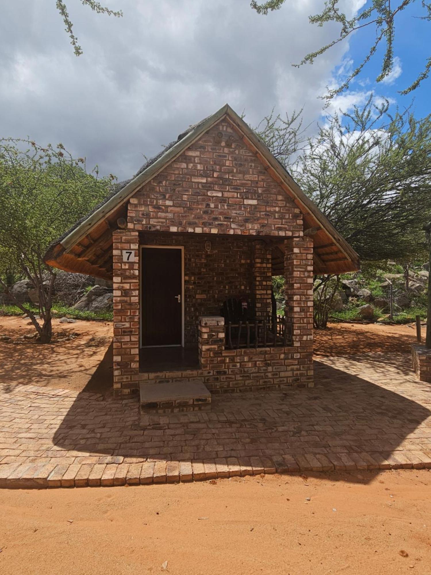 Kaoko Bush Lodge Kamanjab Екстер'єр фото